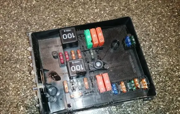 Volkswagen Caddy Fuse module 1K0937125A