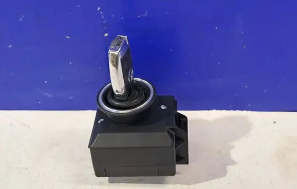 Mercedes-Benz E C207 W207 Ignition lock A2075450108