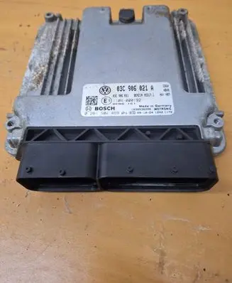 Volkswagen PASSAT B6 Engine control unit/module 03C906021A 03C906021 0261S04469