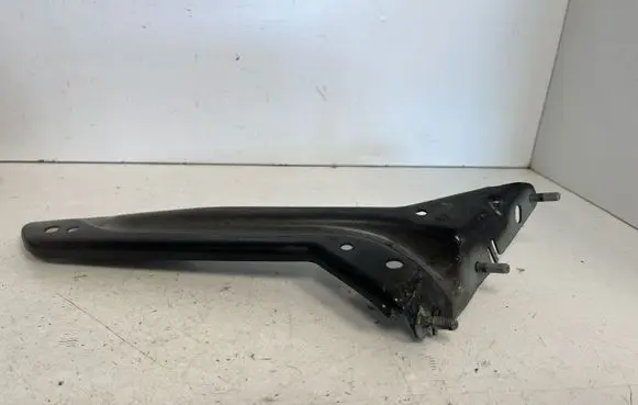 Audi Q5 SQ5 8R Fender mounting bracket 8R0821135