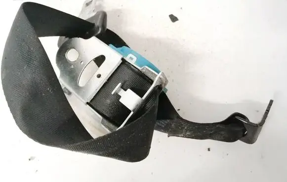Middle seatbelt (rear)