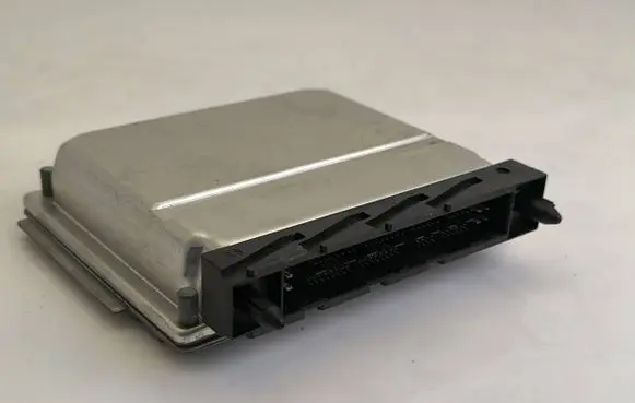 Volvo XC90 Engine control unit/module 0261207712 1039S00000 08675760A