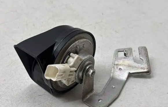 Peugeot 5008 II Horn signal 9815870880 1321H24 130639