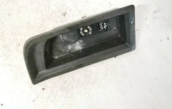 BMW 3 F30 F35 F31 USB socket connector 58450710 51169207358