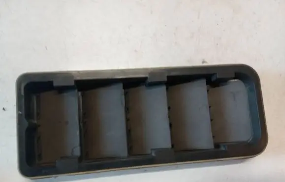 Quarter panel pressure vent
