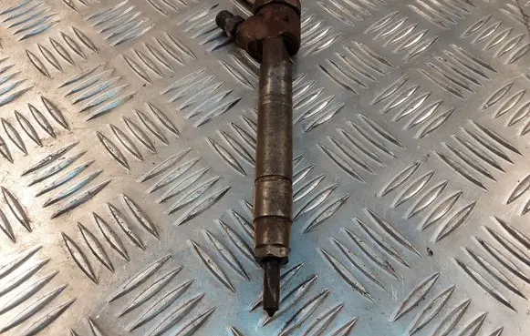 Mercedes-Benz A W168 Fuel injector 0445110015