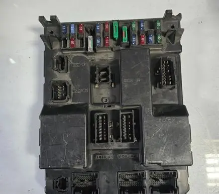 Peugeot 307 CC Fuse module 9651197780A 9651197080A 00124598290704