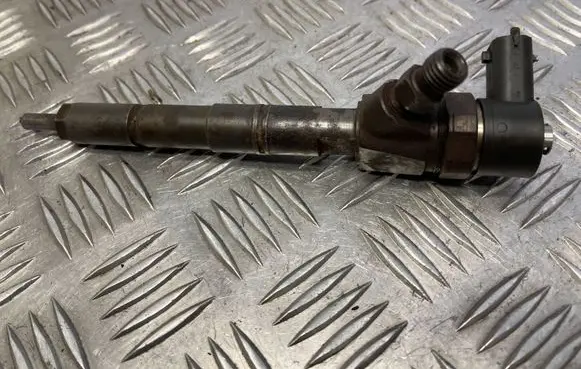 Opel Zafira B Fuel injector 0445110159