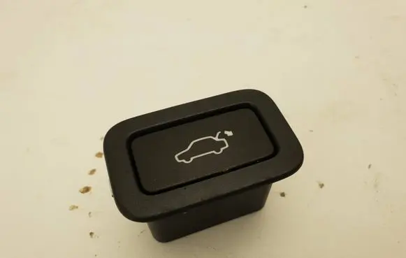 Volvo XC70 Tailgate/boot open switch button 31264960AA