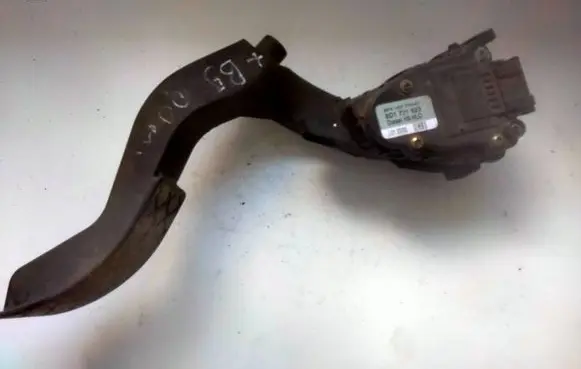 Volkswagen PASSAT B5 Accelerator throttle pedal 8D1721523 6PV00777007