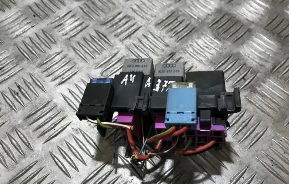 Audi A4 S4 B5 8D Fuse box set 8d0951253
