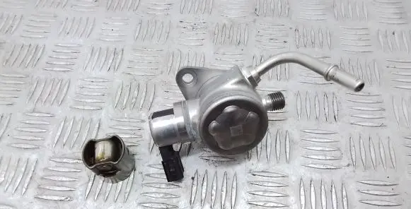 Volvo S90, V90 Fuel injection high pressure pump 32140068