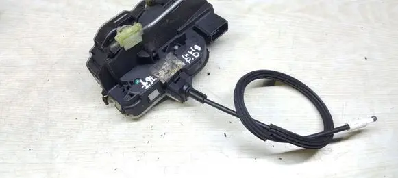 Opel Insignia A Front door lock 13503787