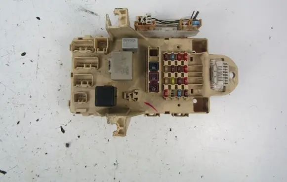 Toyota Yaris Verso Fuse box set 827400D040
