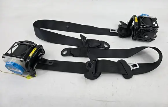 Peugeot 108 Set of seat belts 