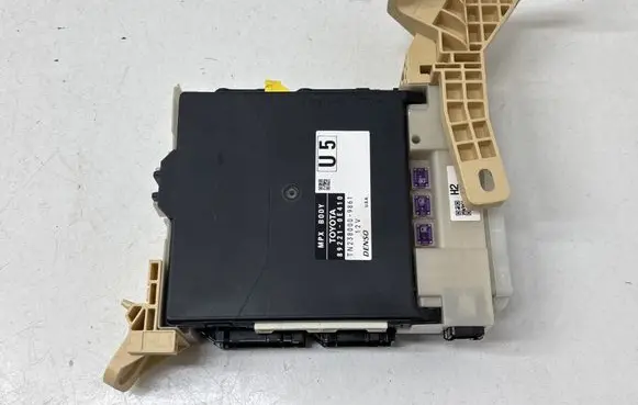 Toyota Highlander XU50 Central body control module 892210E410 N2380009861 TN2380009861