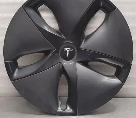 Tesla Model 3 R17 wheel hub/cap/trim 104423199B