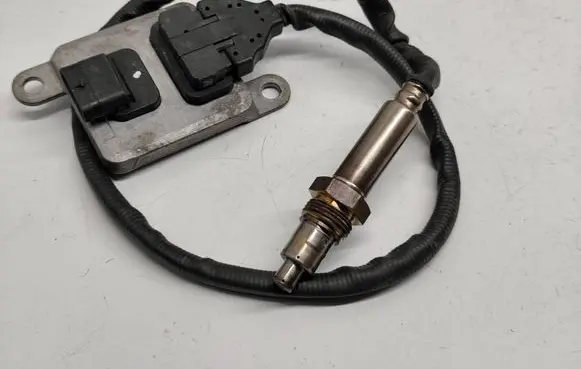 Mercedes-Benz C W205 Lambda probe sensor A0009051512 0009051512