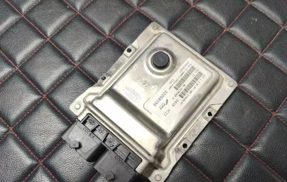 Fiat 500 Engine control unit/module ECU 52068596 DVKHZ6N3T