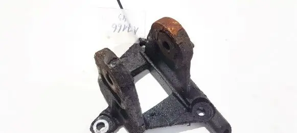 Ford Mondeo MK I Engine mounting bracket