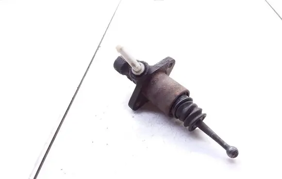 Volkswagen PASSAT B3 Clutch slave cylinder 03330300381