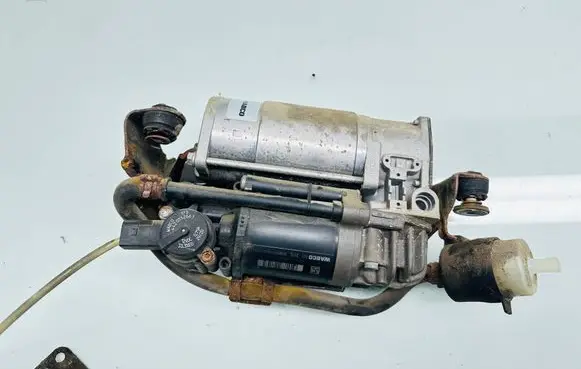 Mercedes-Benz CLS C218 X218 Air suspension compressor/pump P2830