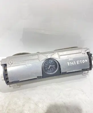 Volkswagen Phaeton Clock 102399001 3D0919204B