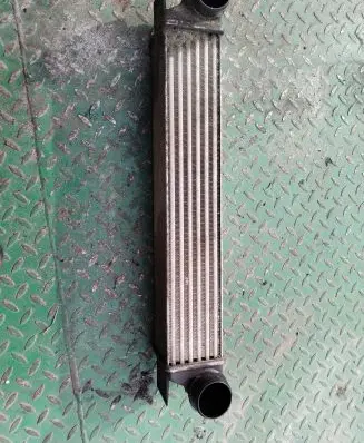 BMW 5 E39 Intercooler radiator 17512247359