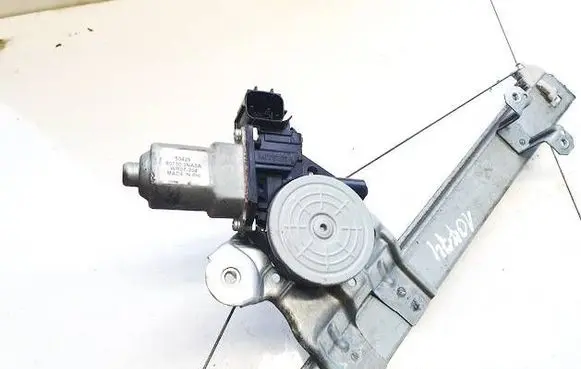 Nissan Leaf I (ZE0) Front door window regulator motor 807303na0a