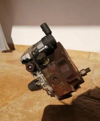 BMW X5 E70 Fuel injection high pressure pump 04450101446 701579043336