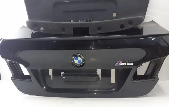 BMW M5 Tailgate/trunk/boot lid 7100100