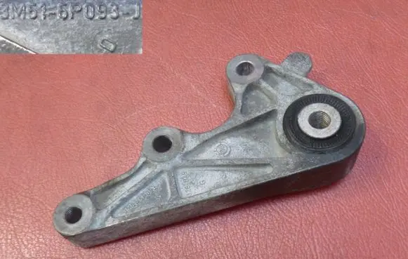 Ford Focus Engine mounting bracket 3M516P093JD