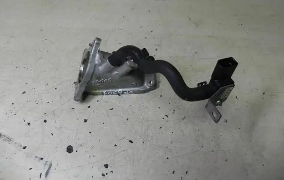 Skoda Octavia Mk3 (5E) Thermostat housing 04L128637B VD6501