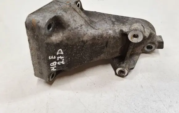 Mercedes-Benz E W211 Engine mounting bracket A6112230704