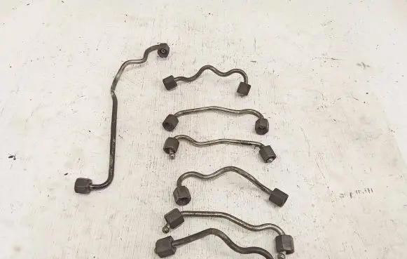 BMW X3 E83 Fuel injector supply line/pipe 