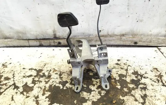 Audi 80 90 B2 Pedal assembly 811721115K
