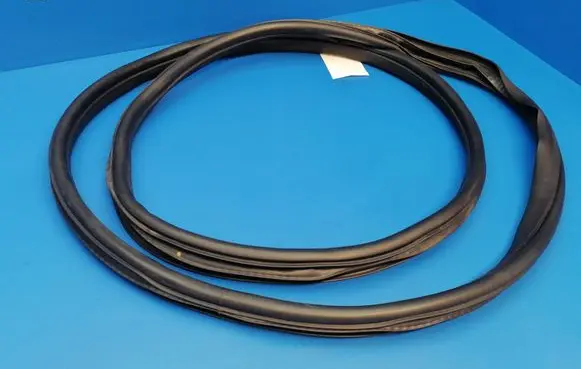 Land Rover Discovery 5 Front door rubber seal