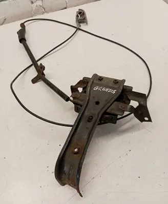 Mitsubishi Grandis Engine bonnet/hood lock/catch
