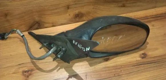 Chrysler Neon I Front door electric wing mirror e13011674