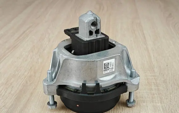 BMW 8 G16 Engine mount bracket 6860471