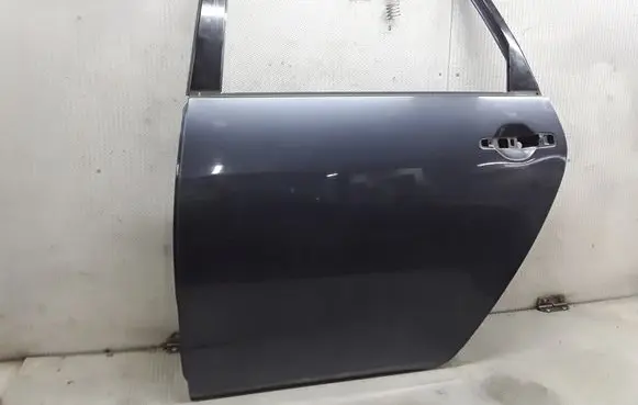 Mitsubishi Grandis Rear door