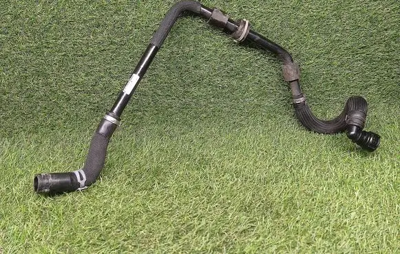 Volkswagen Touareg II Power steering hose/pipe/line 7P0422881B L24286FA