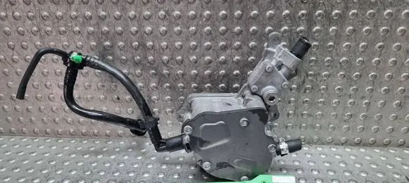 Volkswagen Golf V Vacuum pump S26378596 038145209N