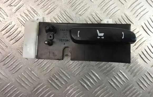 Lexus IS 220D-250-350 Seat control switch 8407053030