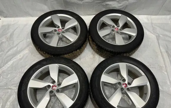 Jaguar E-Pace R19 alloy rim 