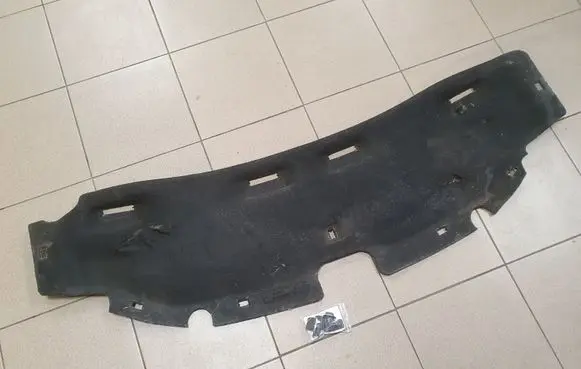 Engine bonnet/hood sound/heat insulation