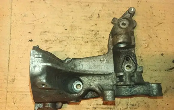 Peugeot 307 Generator/alternator bracket 9659291180