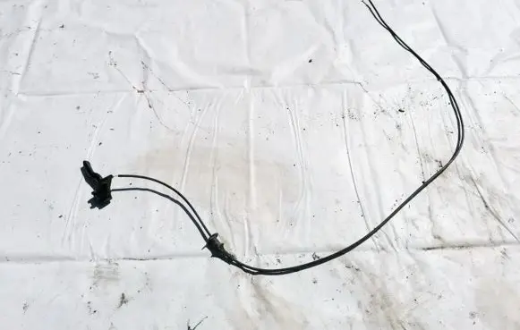 Engine bonnet (hood) release handle