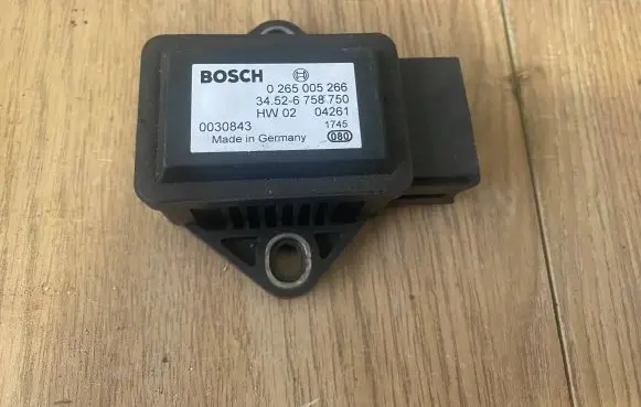 BMW 5 E60 E61 ESP acceleration yaw rate sensor 34526758750 0030843 0265005266