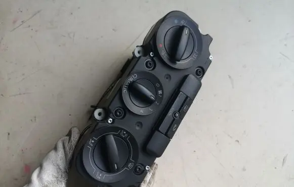Volkswagen PASSAT B6 Climate control unit